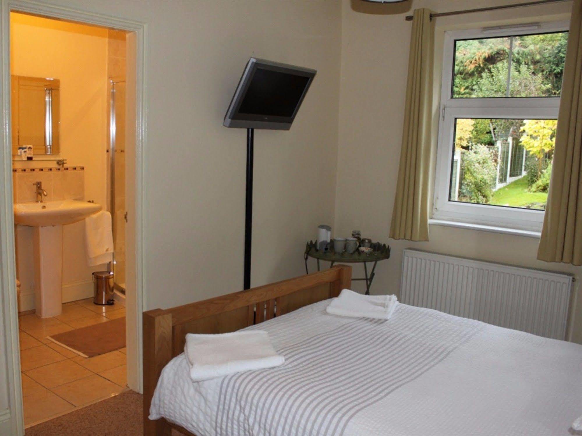 Bed and Breakfast Barton House Матлок Экстерьер фото